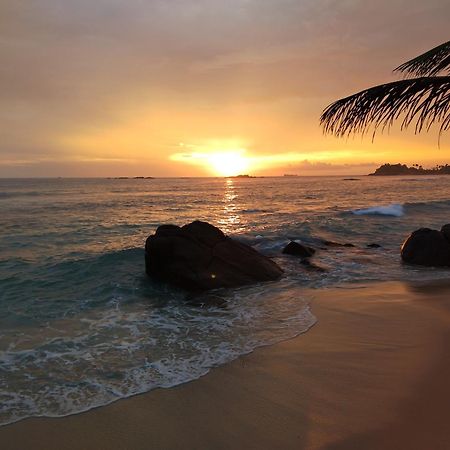 Happy Beach Resort أونا واتونا المظهر الخارجي الصورة