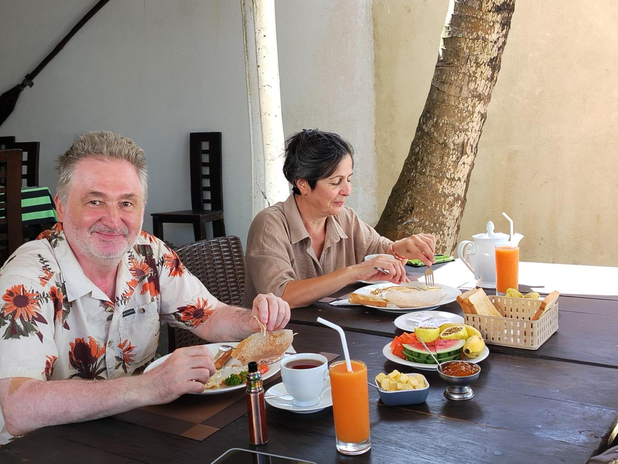 Happy Beach Resort أونا واتونا المظهر الخارجي الصورة