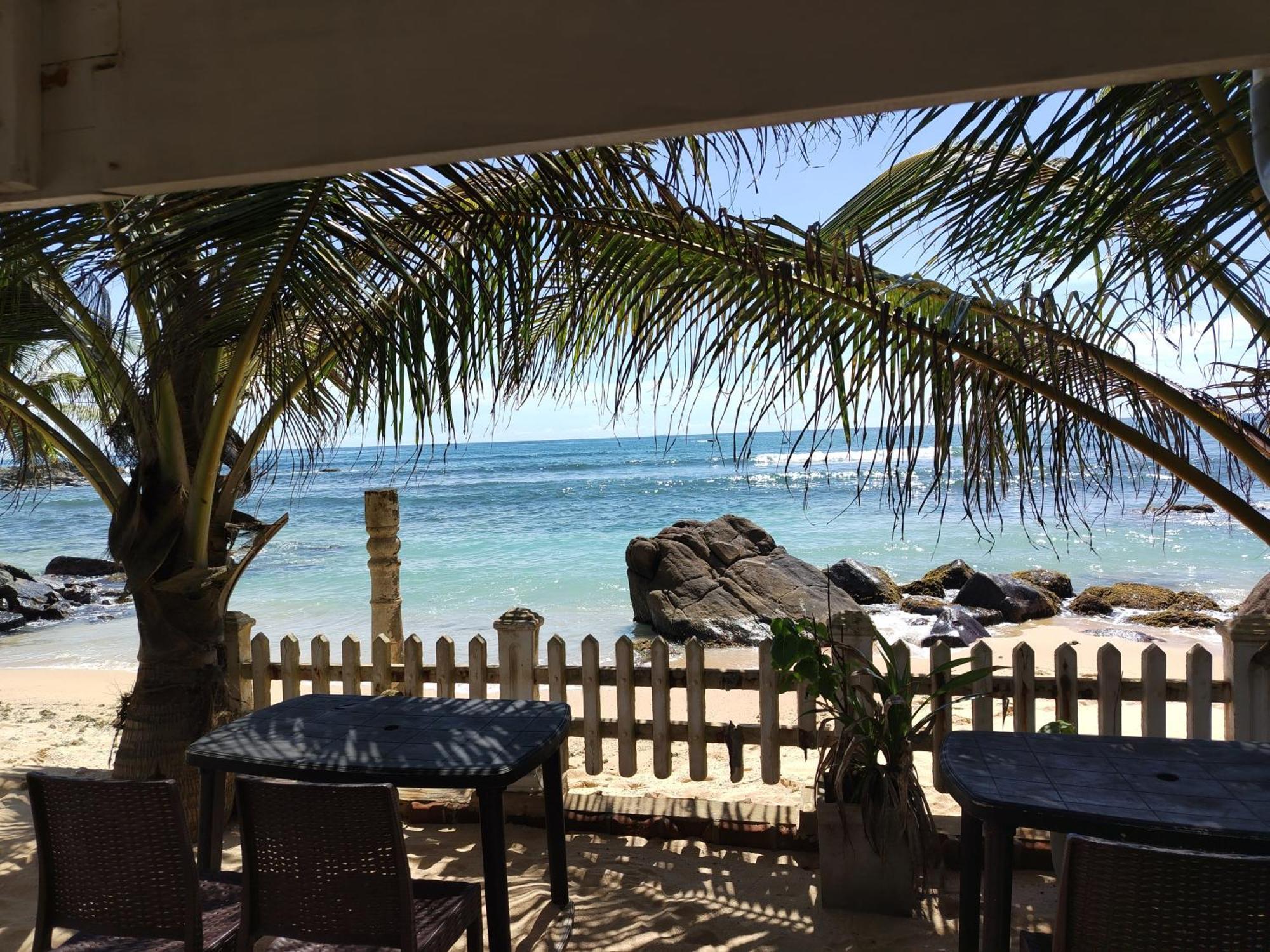 Happy Beach Resort أونا واتونا المظهر الخارجي الصورة