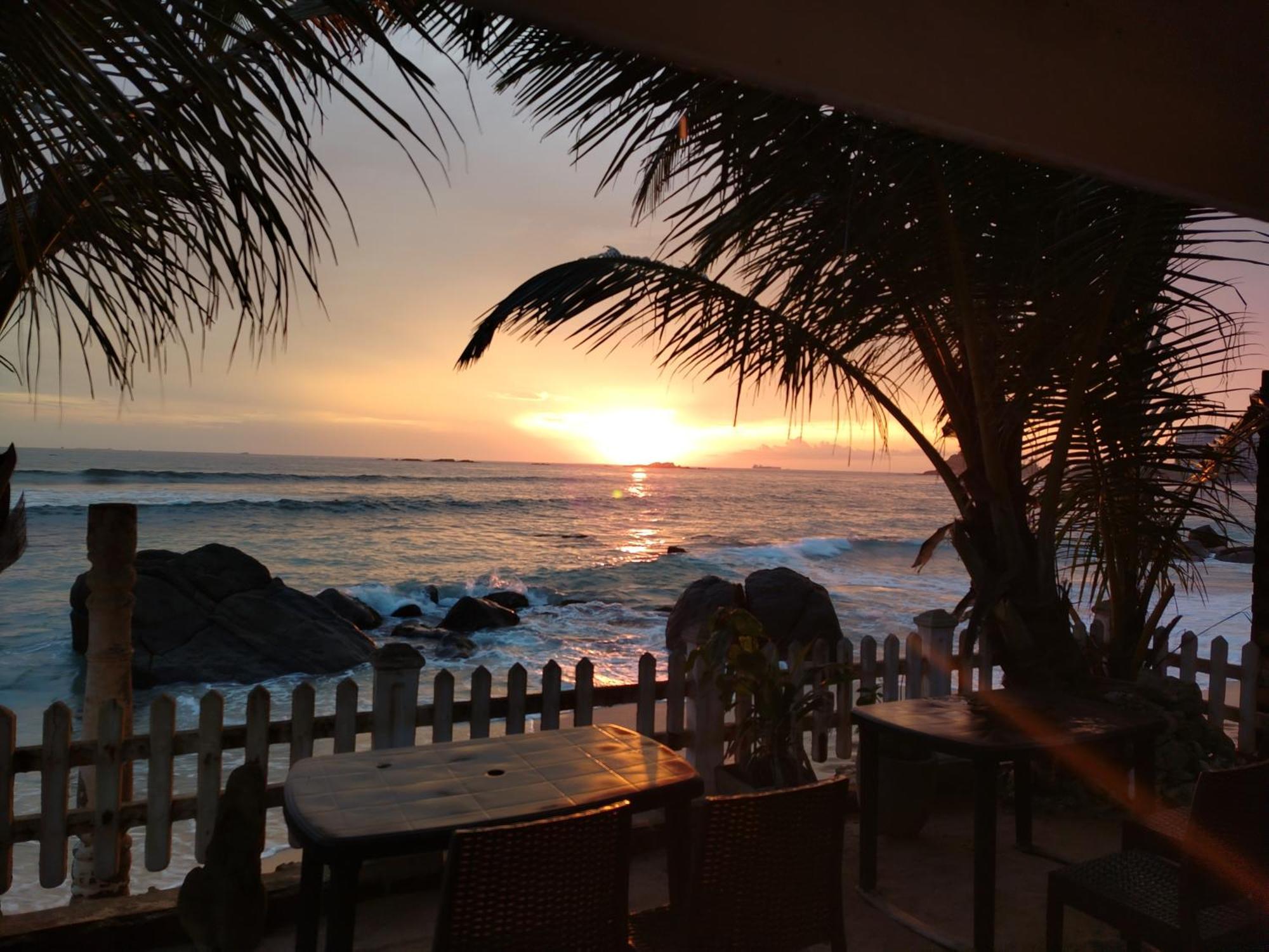 Happy Beach Resort أونا واتونا المظهر الخارجي الصورة