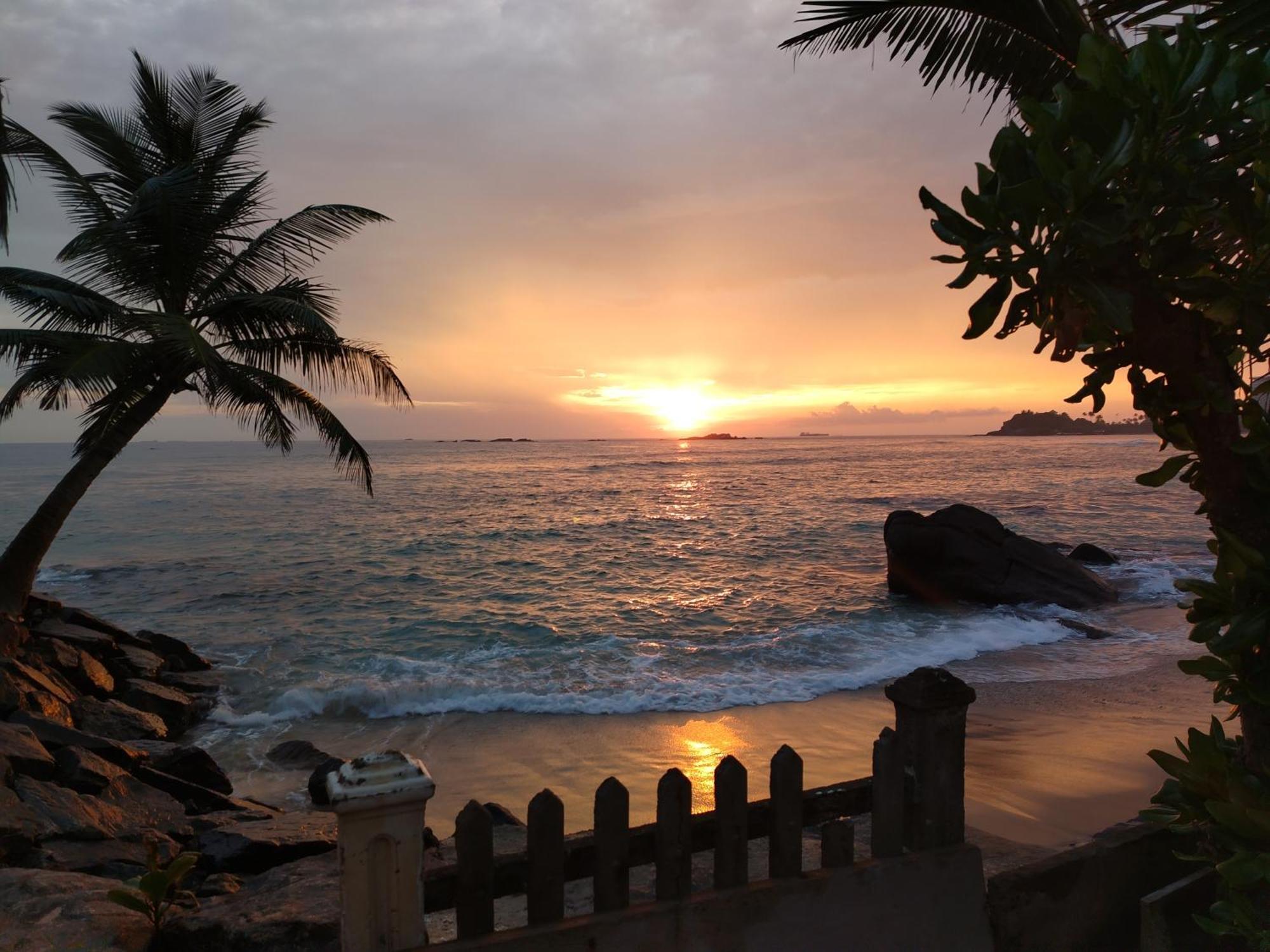 Happy Beach Resort أونا واتونا المظهر الخارجي الصورة