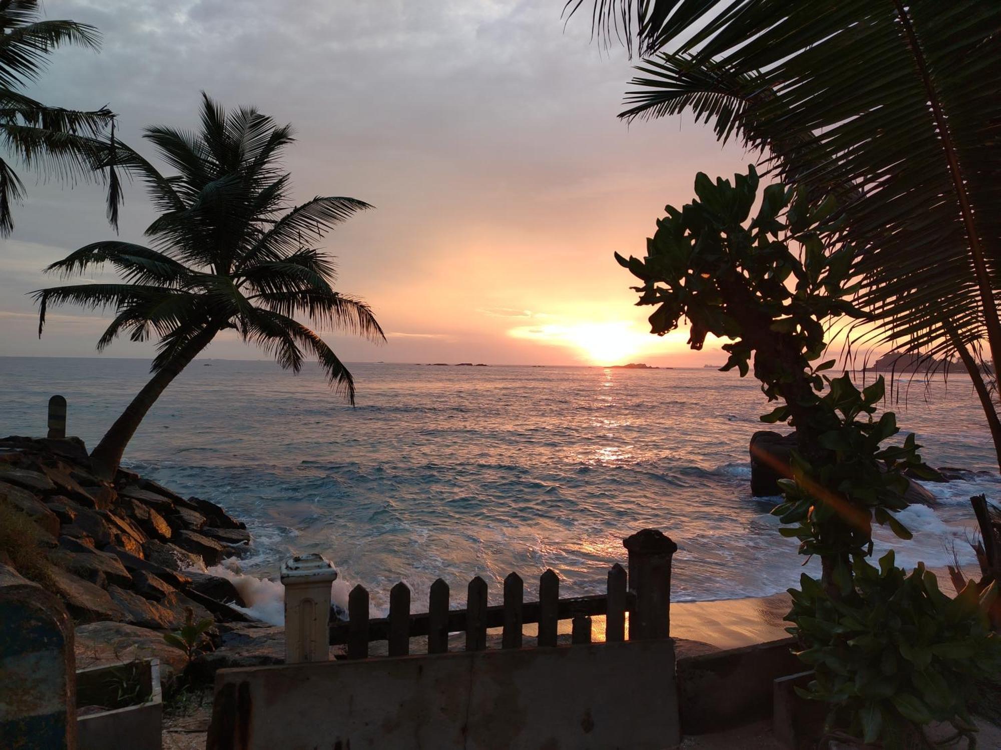 Happy Beach Resort أونا واتونا المظهر الخارجي الصورة